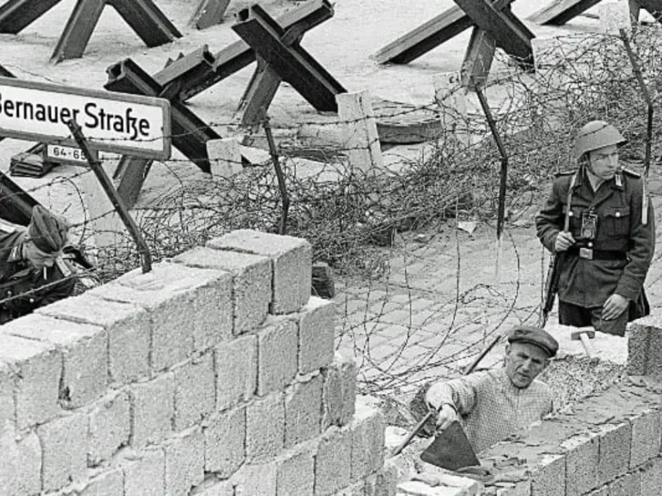 costruzione del muro di berlino - conferenza